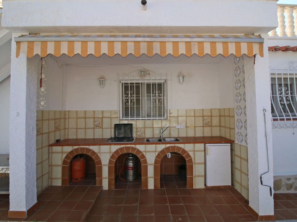 Property, Window, House, Building, Facade, Brickwork, Landmark, Brick, Flooring, Arch
