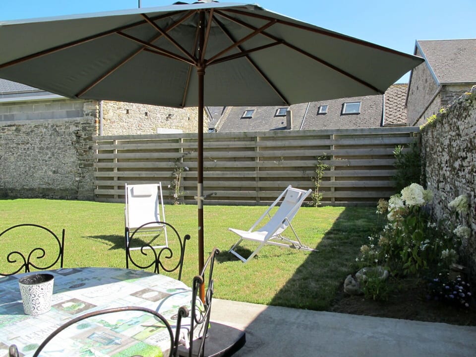 Plant, Property, Furniture, Table, Shade, Sky, Building, Tent, Outdoor Furniture, Outdoor Table