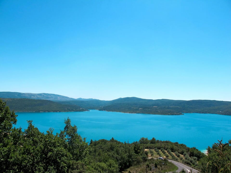 Snow, Sky, Cloud, Mountain, Building, Slope, Tree, Plant, House, Natural Landscape