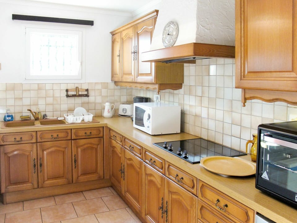 Countertop, Cabinetry, Furniture, Property, Building, Tap, Drawer, Kitchen, Sink, Wood