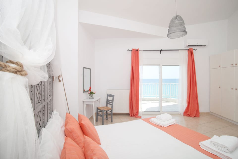 Enjoy the sea view even from your bed