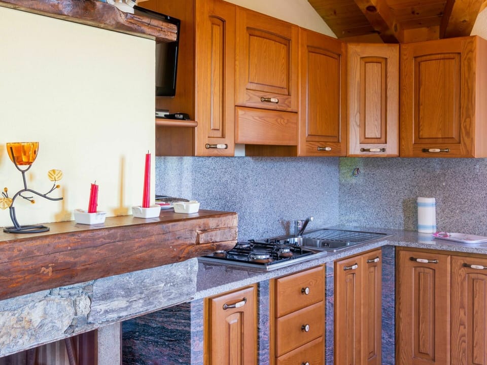 Countertop, Cabinetry, Property, Furniture, White, Kitchen, Building, Wood, Interior Design, Lighting