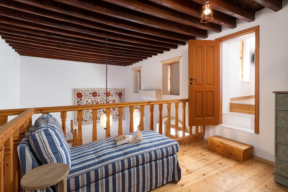 Villa Lindia - Mezzanine with Chaise Longue