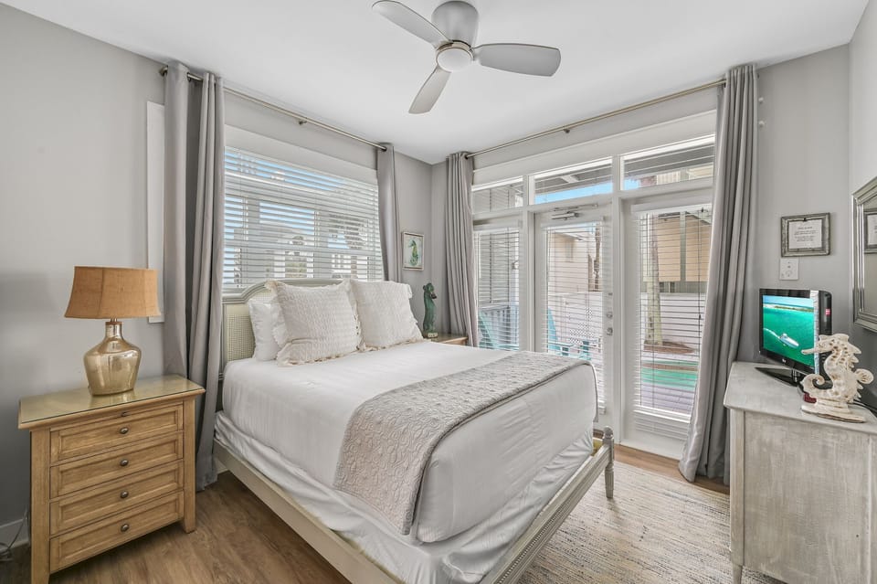 Edge of the Sea - Seacrest Beach - First Floor - Bedroom 3 - Queen - Shared Bathroom