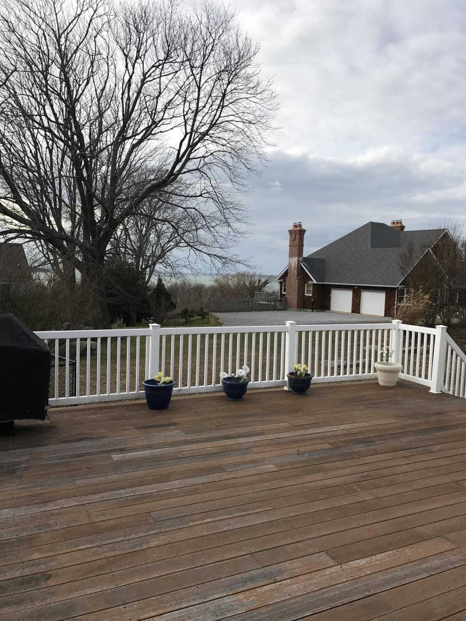 Large deck, barbeque and seating for 8+