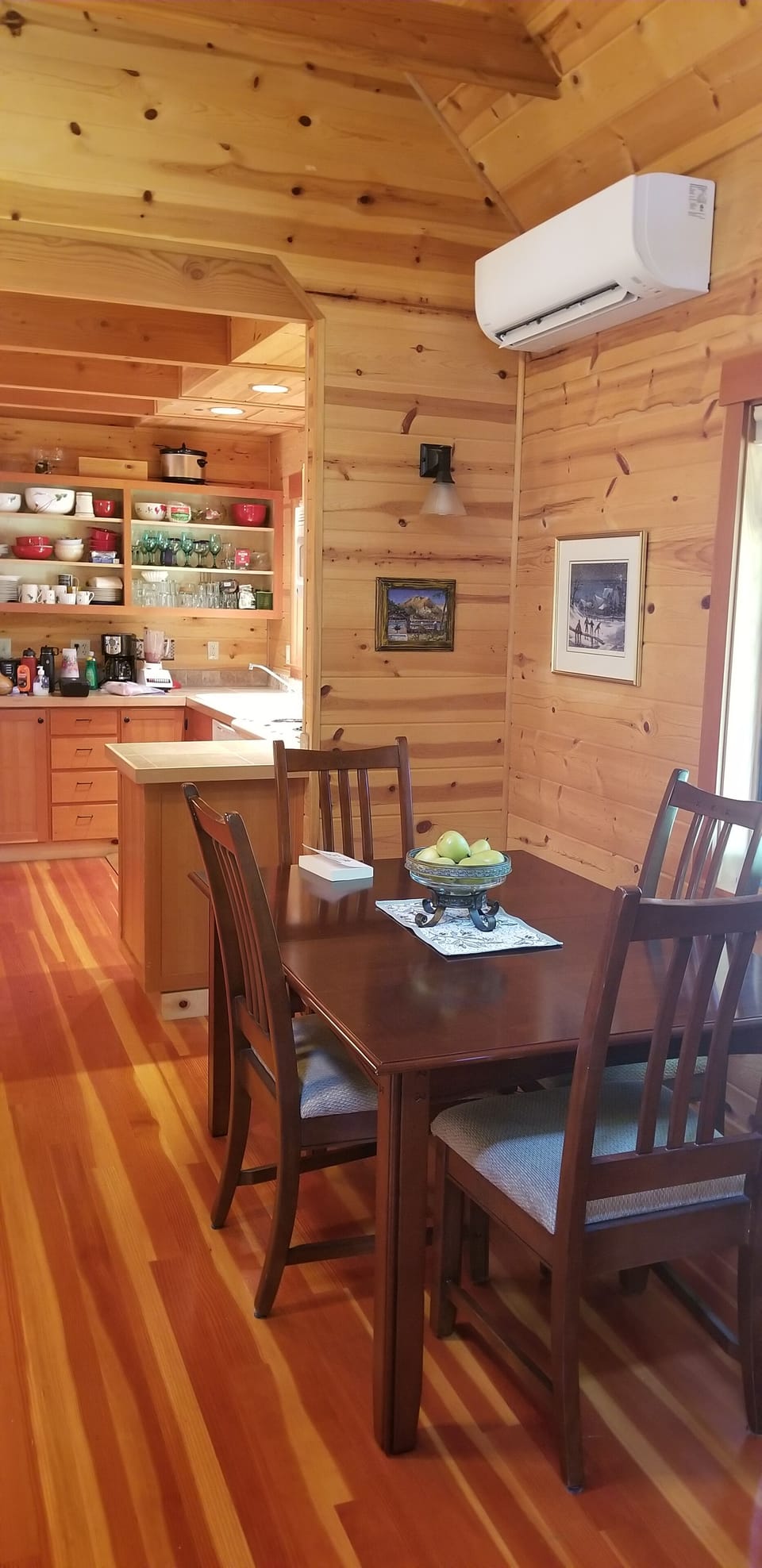 Dining room/kitchen
