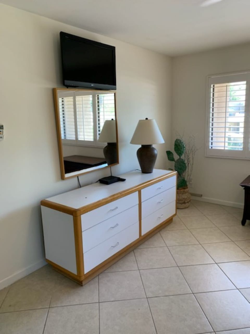 King Suite - Dresser


