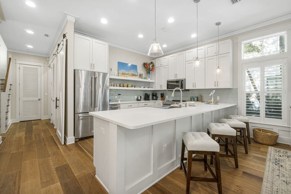 Kitchen with Breakfast Bar