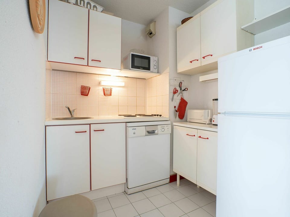 Cabinetry, Property, Building, Kitchen Appliance, Home Appliance, Kitchen, Picture Frame, Interior Design, Refrigerator