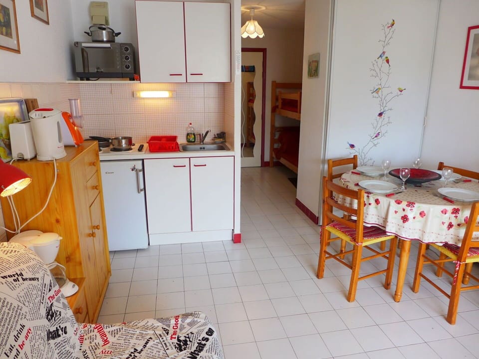 Room, Property, Floor, Furniture, House, Building, Interior Design, Kitchen, Real Estate, Tile