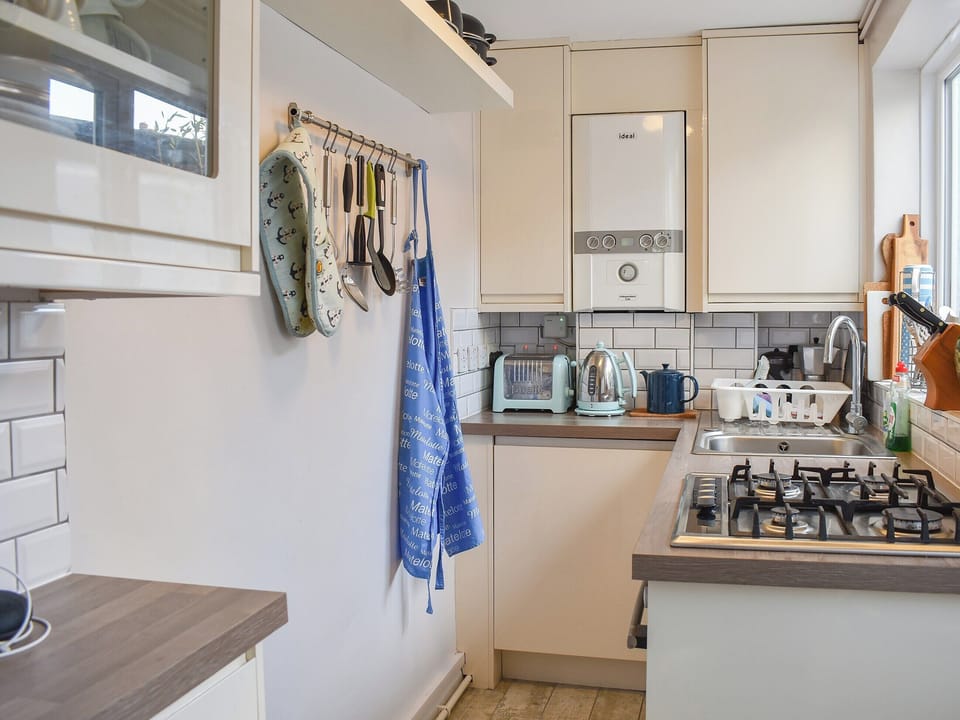 Well equipped kitchen | Blue Cottage, Broadstairs