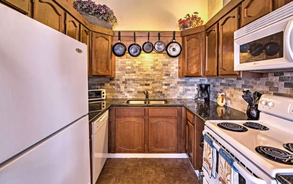 dishwasher, icemaker,toaster oven, toaster, coffee pot