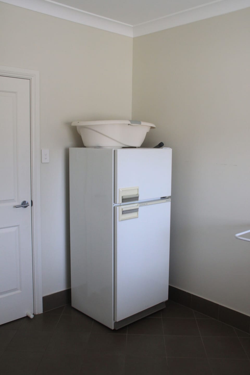 Laundry- Bait fridge 