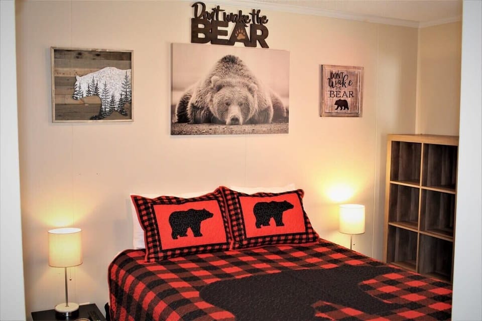 Cozy Cabins Real Estate LLC - Bear Canyon Condo 129