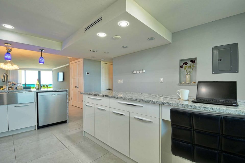 If one must work on vacation, the built-in workspace in the kitchen is the ideal spot for it.