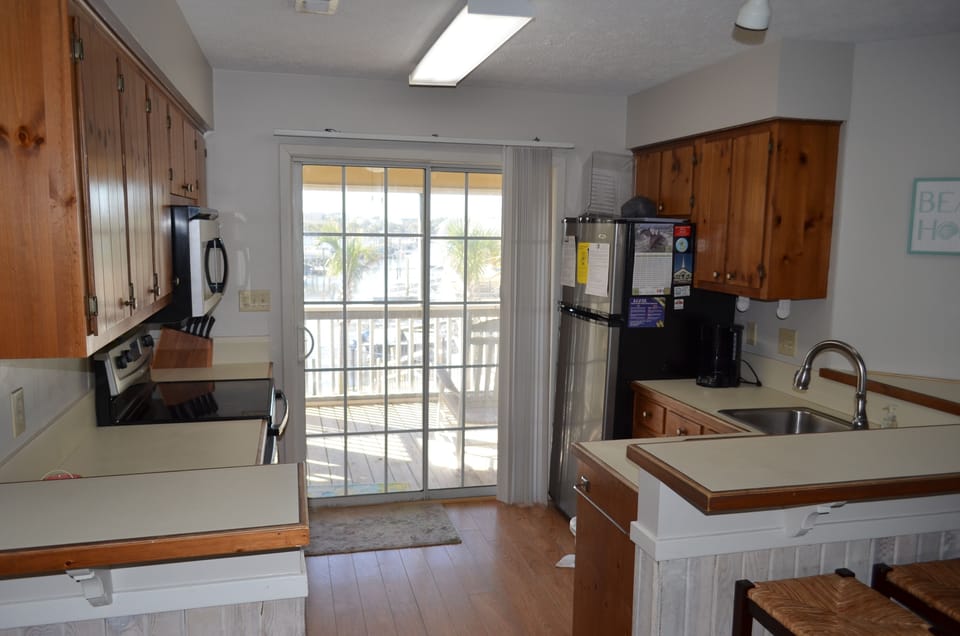 Access to rear screen porch