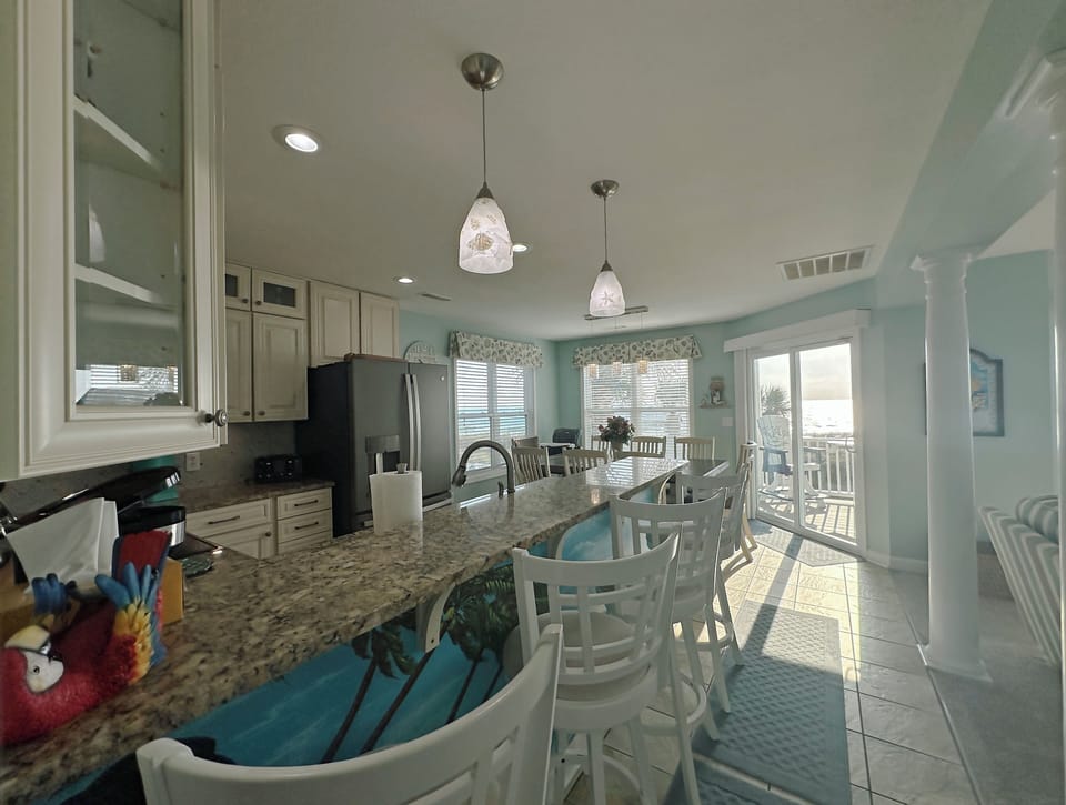 More ocean views & lots of light!