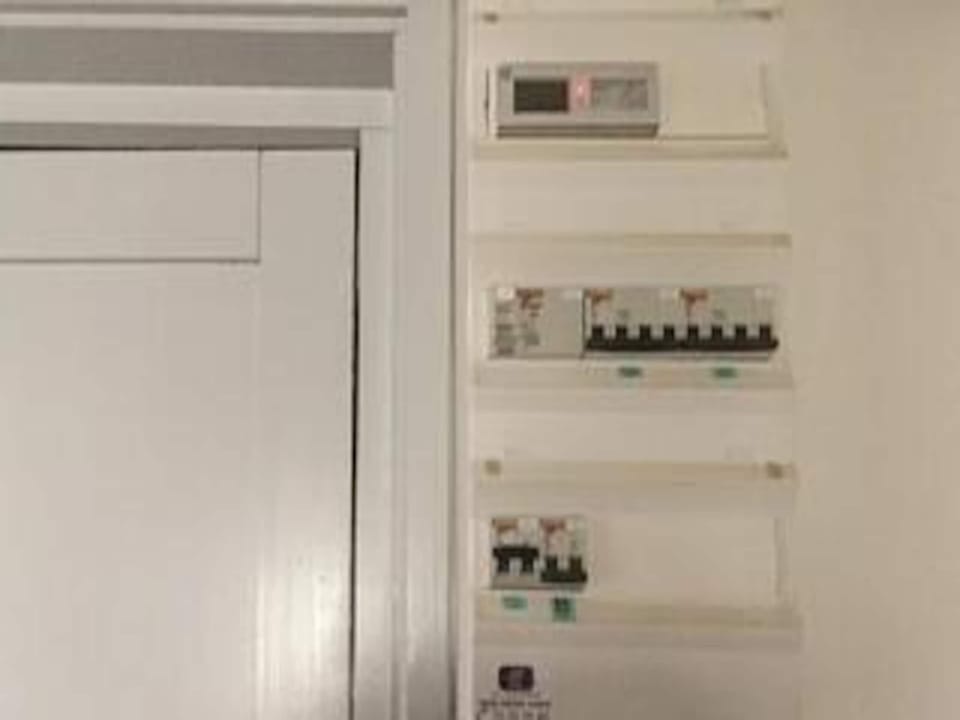 Electricity meter cabinet