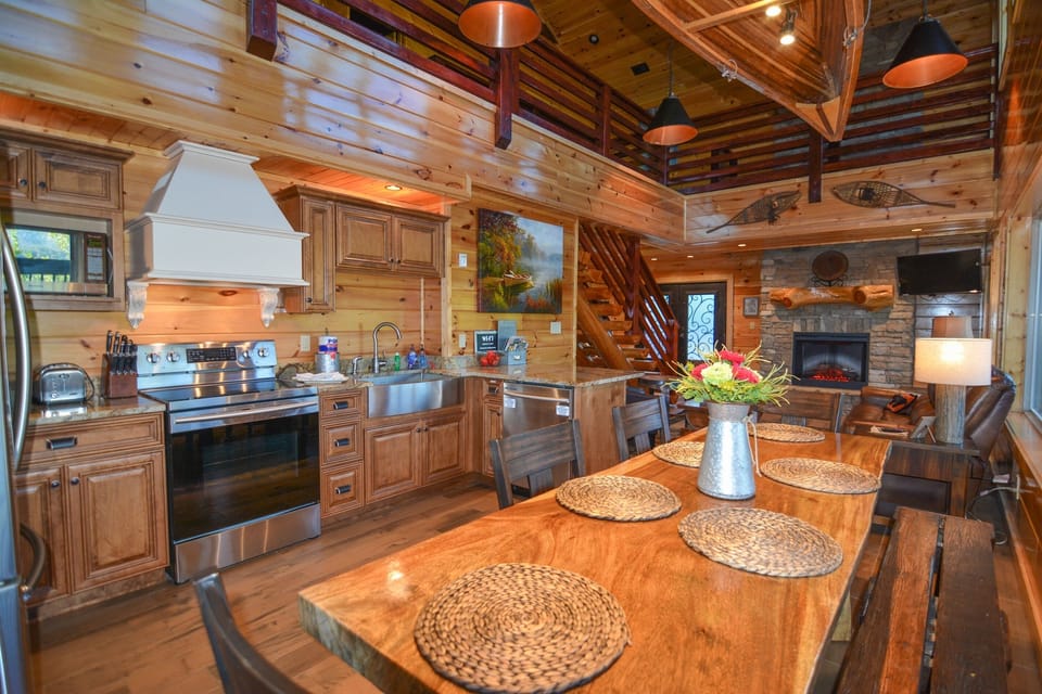 Kitchen/dining/living room area