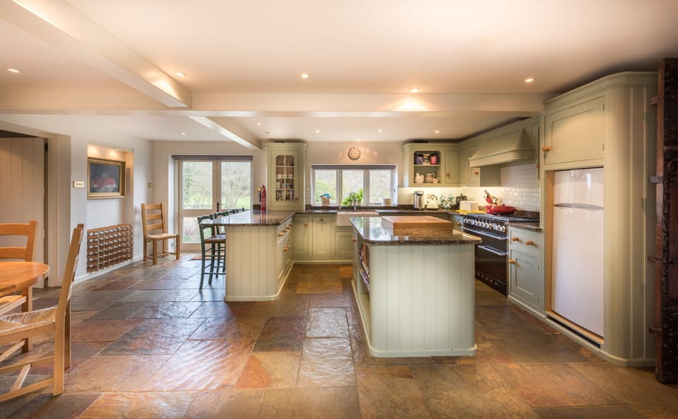 Large farmhouse kitchen with underfloor heating, fully-fitted + gas RangeMaster 