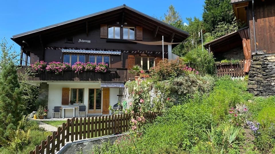 Chalet Acheregg with its own seating area