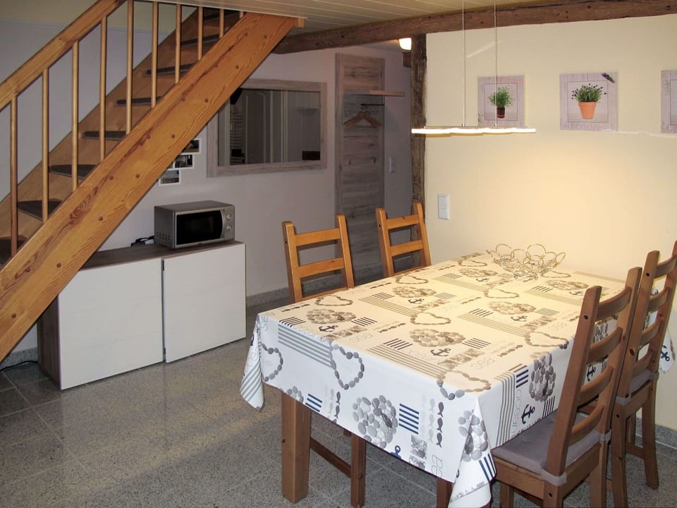 Table, Property, Wood, Chair, Interior Design, Lighting, Architecture, Building, Floor, Flooring
