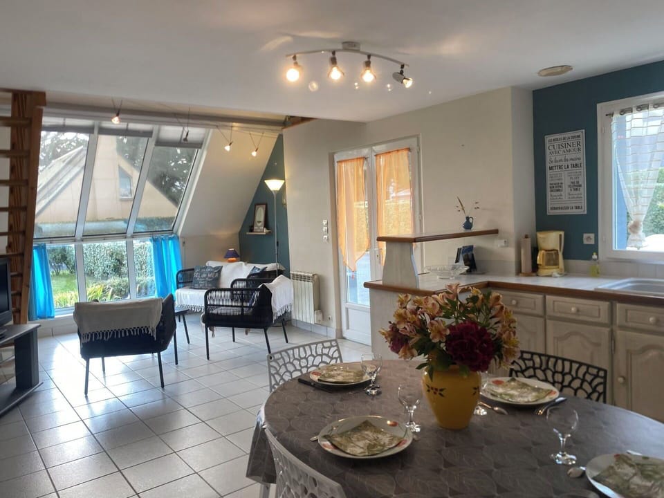 Furniture, Interior Design, Chair, Flooring, Ceiling, Wood, Light Fixture, Floor, Kitchen & Dining Room Table, Lighting