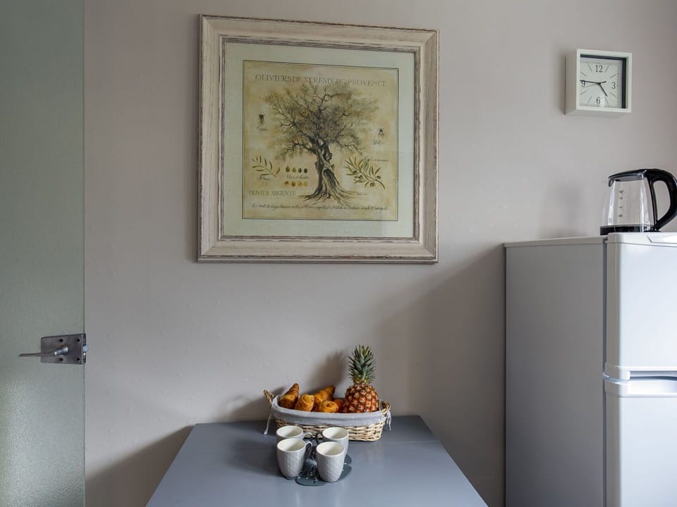 Building, Window, Comfort, Wood, Television, Living Room, Interior Design, House, Couch, Floor