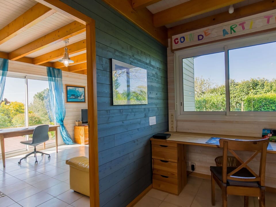 Table, Furniture, Chair, Shade, Tablecloth, Real Estate, Wood, Tree, Outdoor Furniture, Leisure