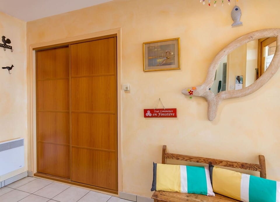 Table, Furniture, Chair, Shade, Tablecloth, Real Estate, Wood, Tree, Outdoor Furniture, Leisure