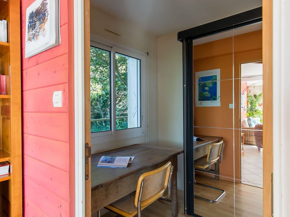 Table, Furniture, Chair, Shade, Tablecloth, Real Estate, Wood, Tree, Outdoor Furniture, Leisure