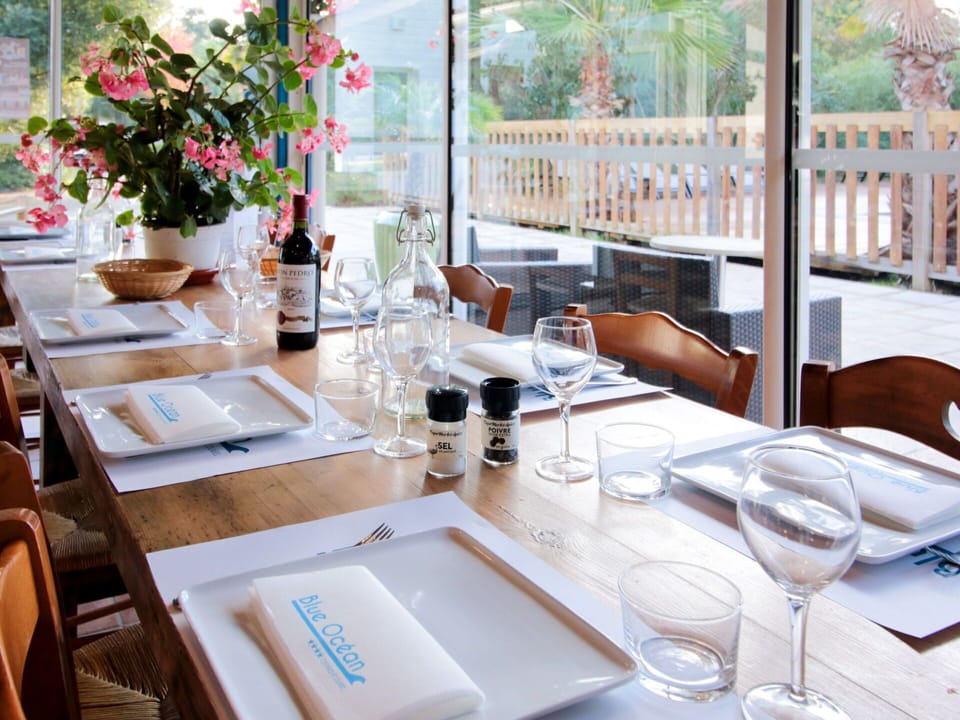 Tableware, Table, Plant, Property, Furniture, Dishware, White, Window, Building, Drinkware