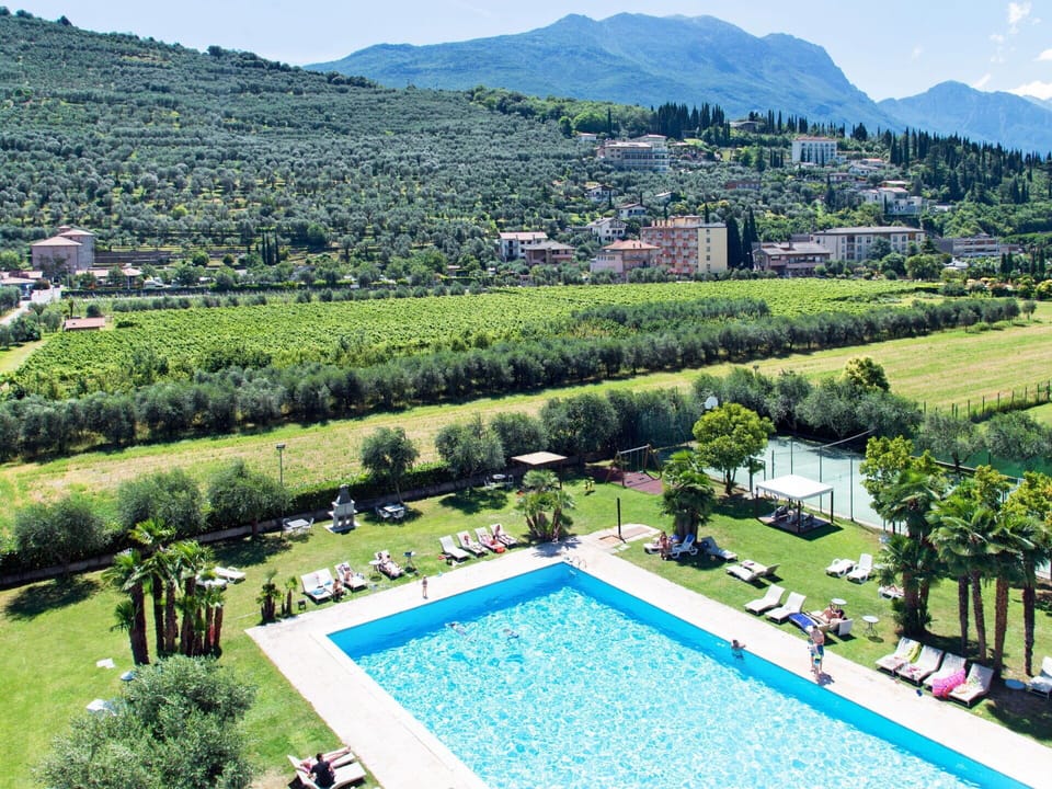 Water, Sky, Plant, Mountain, Green, Blue, Nature, Botany, Azure, Swimming Pool