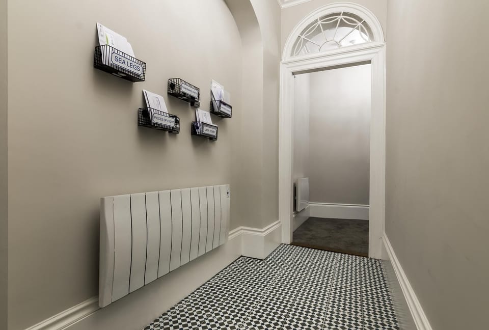 Lady Tenby - 2 Bedroom Luxury Apartment - Tenby (17514)