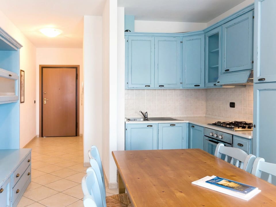 Room, Property, Countertop, Furniture, Kitchen, Cabinetry, Building, Floor, House, Interior Design
