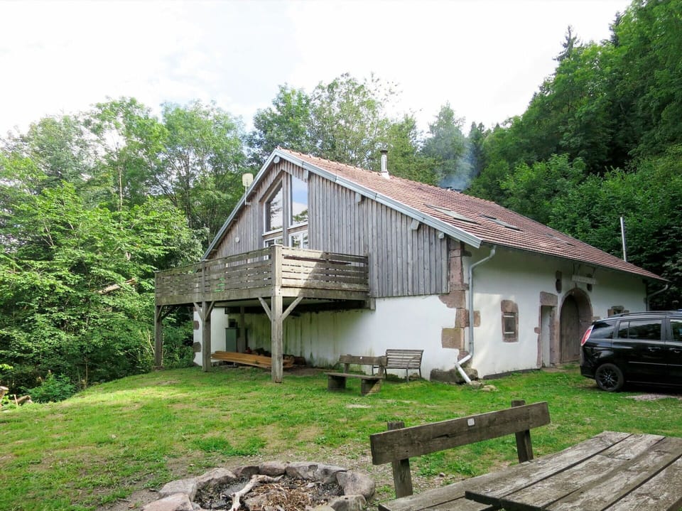 House, Property, Cottage, Building, Home, Roof, Rural Area, Shack, Hut, Grass