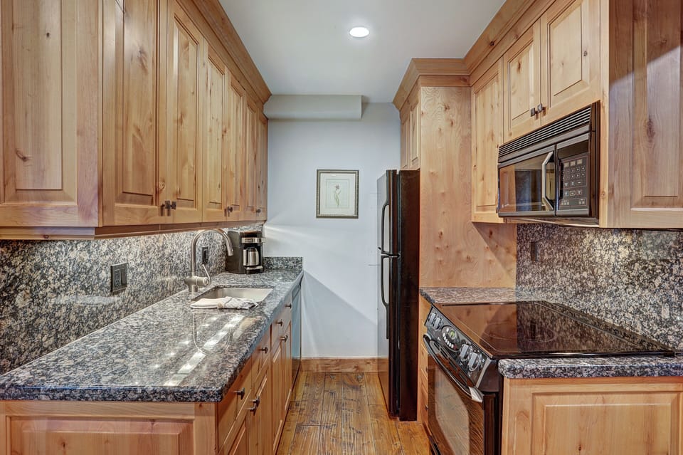 Flooring, Room, Indoors, Hardwood, Kitchen