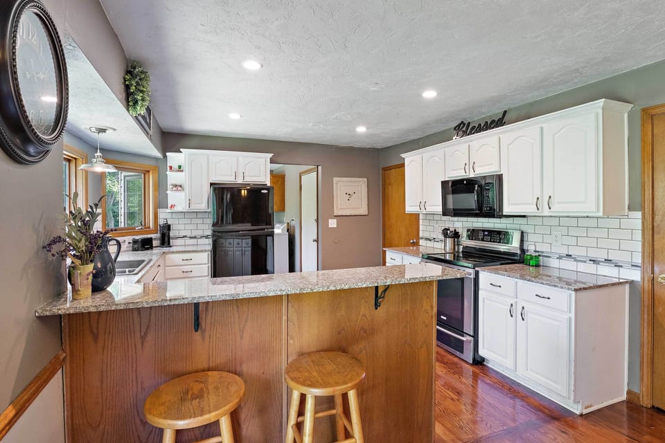 Kitchen | Cooking Basics | Breakfast Bar Seating