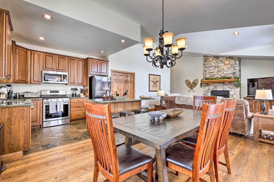 Dining Space | Dishware/Flatware