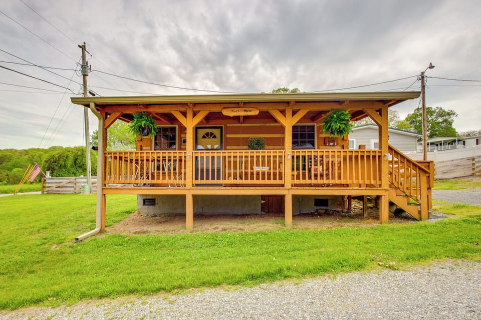 Bean Station Vacation Rental | 1BR | 1BA | 400 Sq Ft | Steps Required