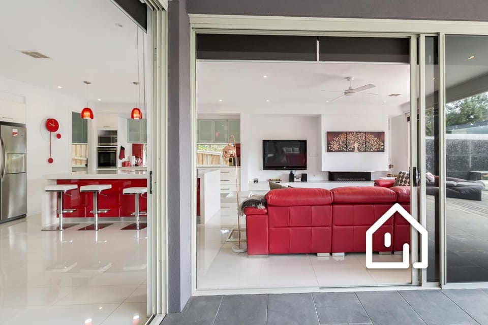 Stacker doors to the deck provide a seamless indoor/outdoor feel