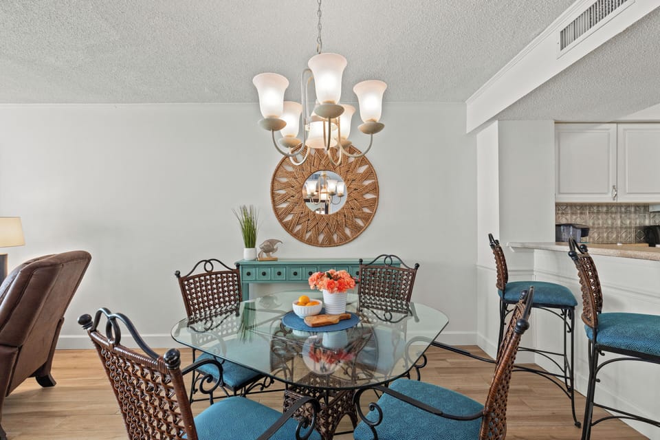 Dining area with seating for 6