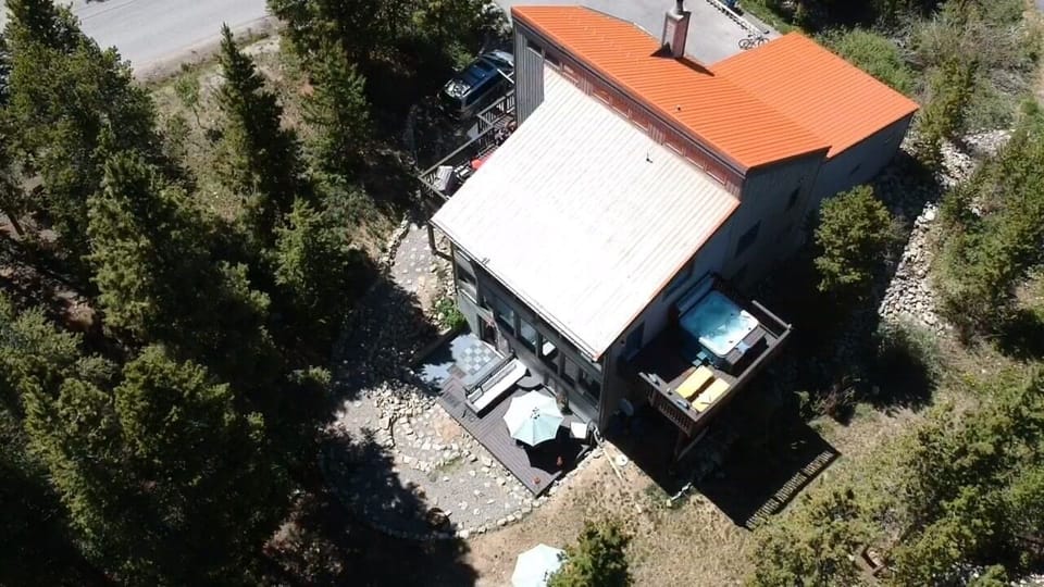 Large backyard to entertain lots of people. Drone view 