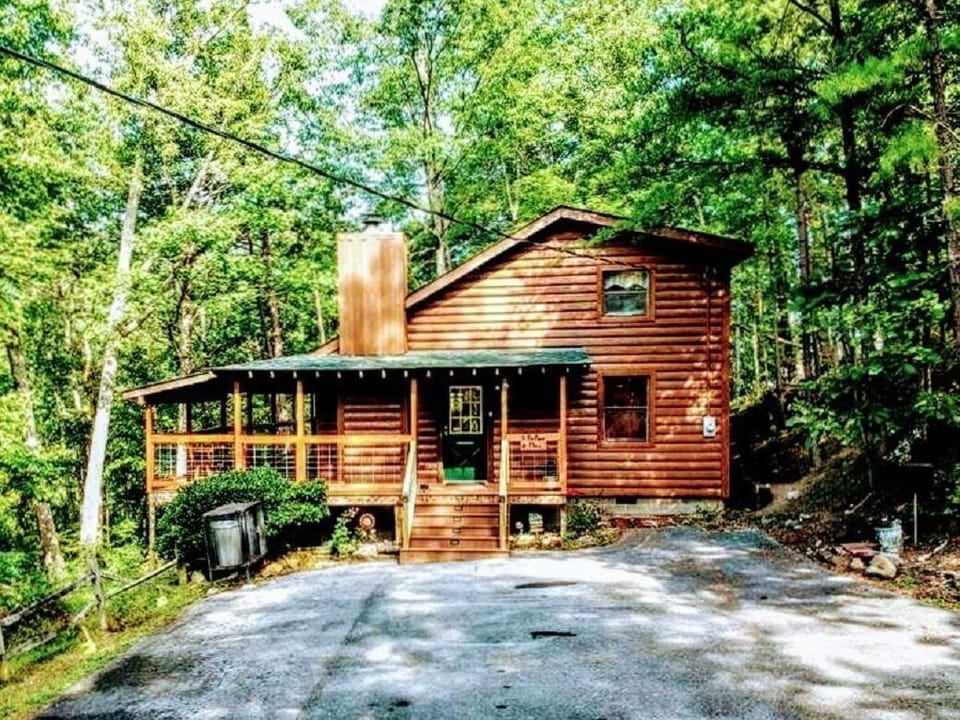 PawPaw's Place plenty of parking 