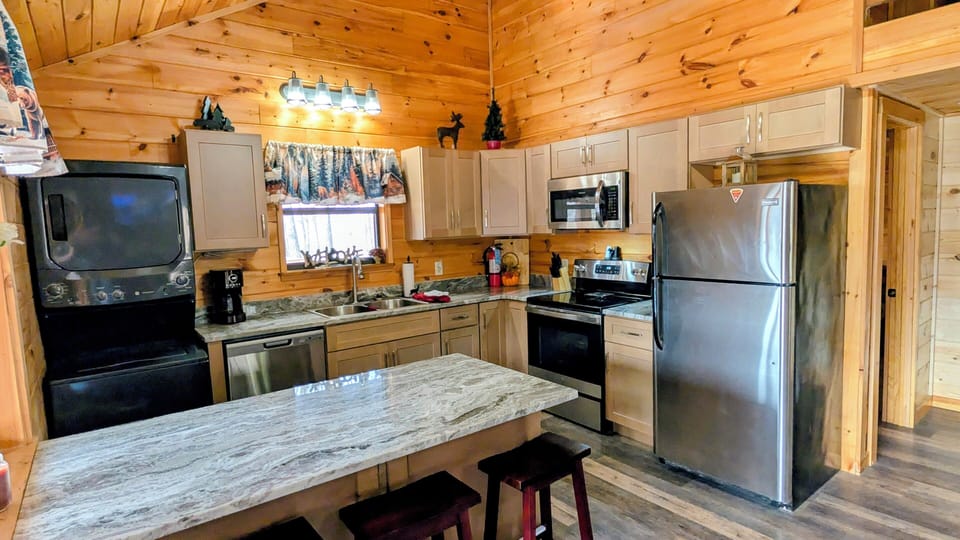 New kitchen cabinets and granite!