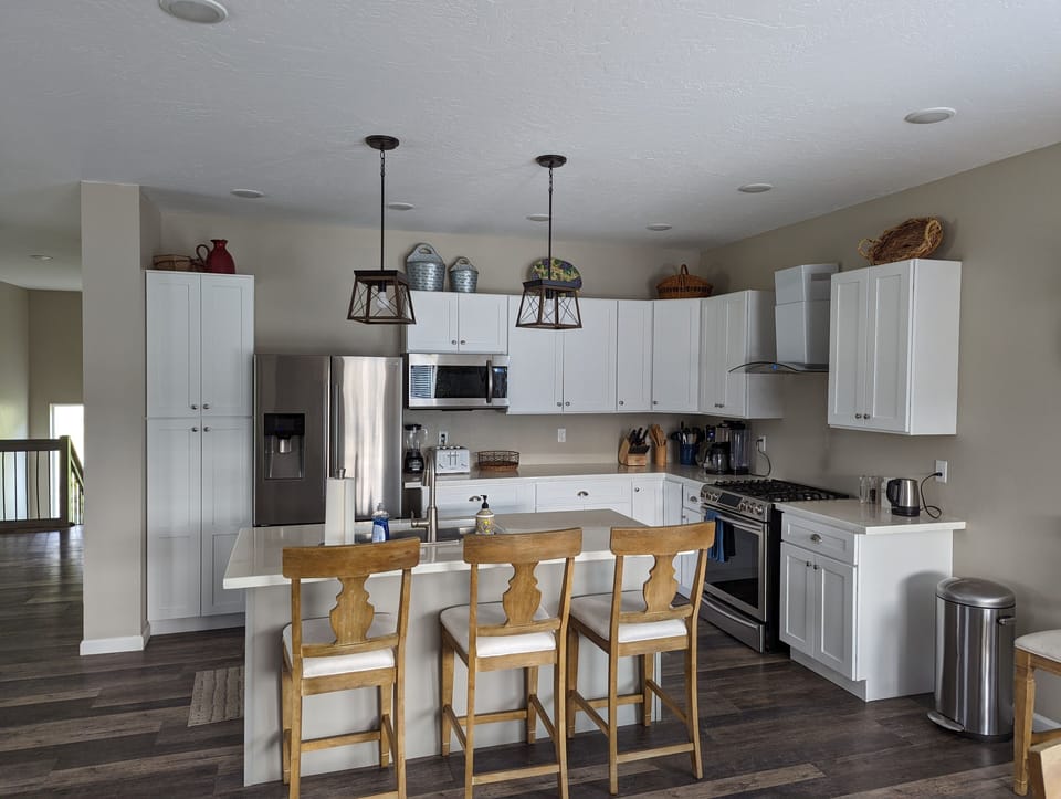 Kitchen with breakfast bar