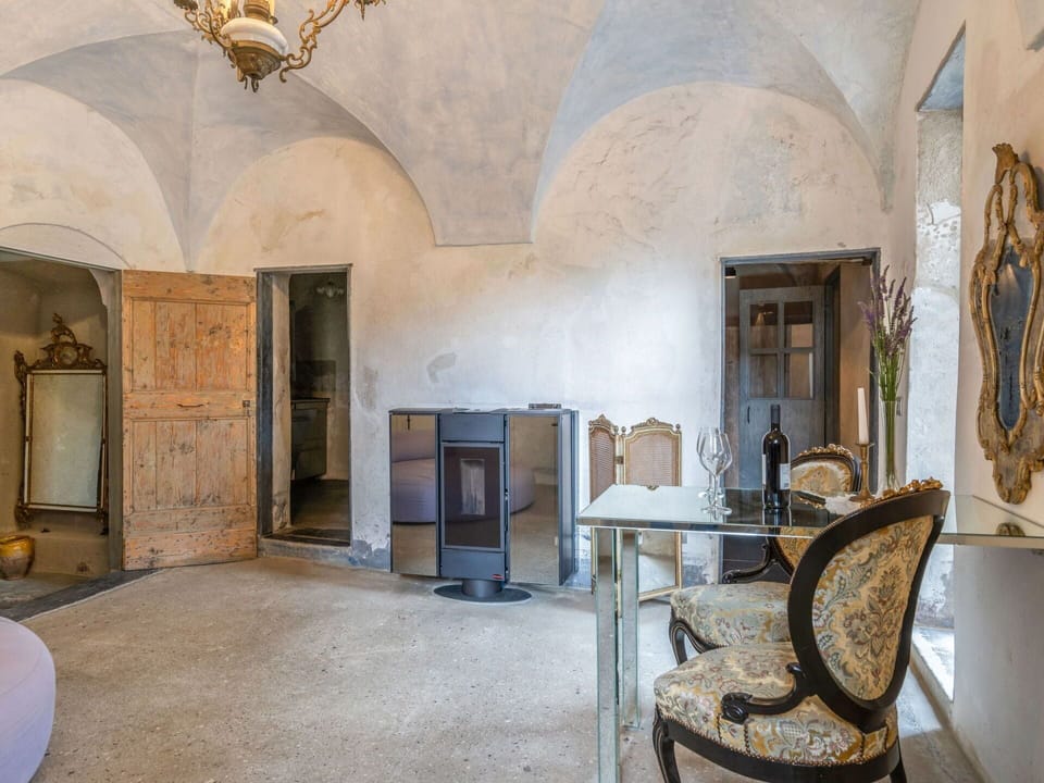 Building, Furniture, Picture Frame, Wood, Chair, Interior Design, Floor, Living Room, Flooring, Wall