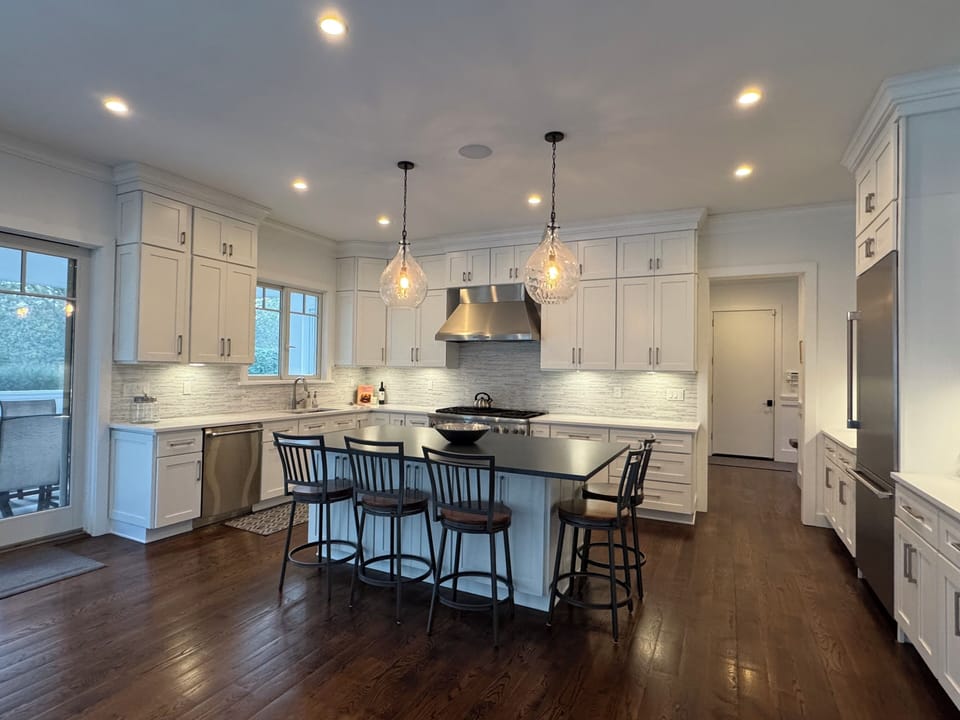 Double ovens, 6 burners, large pantry