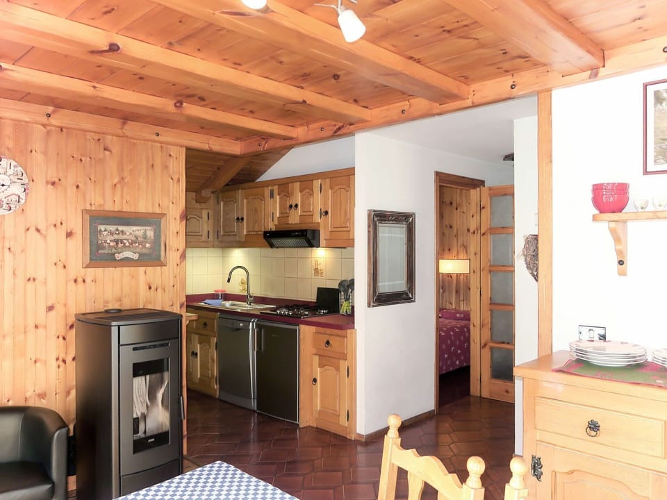 Room, Property, Building, House, Furniture, Kitchen, Ceiling, Interior Design, Wood, Major Appliance