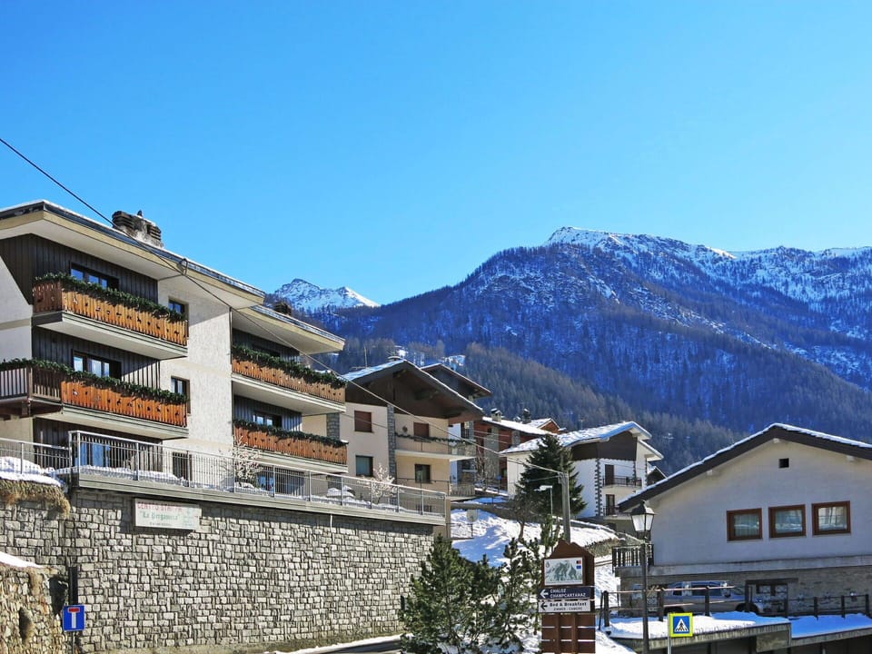 Sky, Building, Mountain, Daytime, Window, Azure, House, Slope, Cloud, Snow